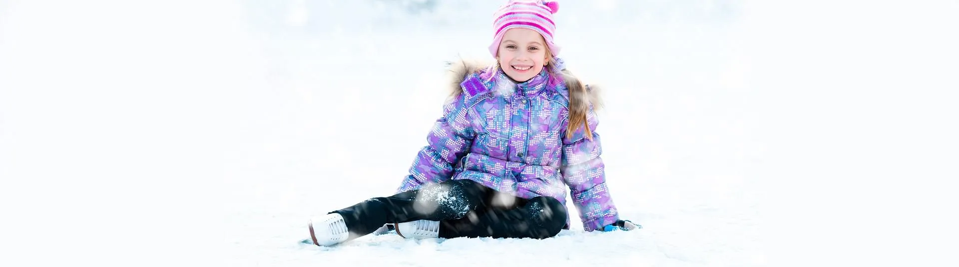 Ein junges M&auml;dchen beim Eislaufen